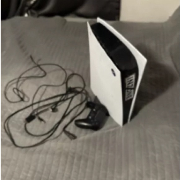 Sony PS5 Blu-Ray Edition Console - White - Picture 3 of 5